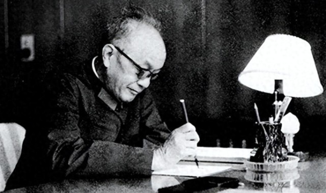 华体会体育登录入口-80年钟伟当众直呼毛主席大名，被黄克诚怒斥：你老小子真是忘了本